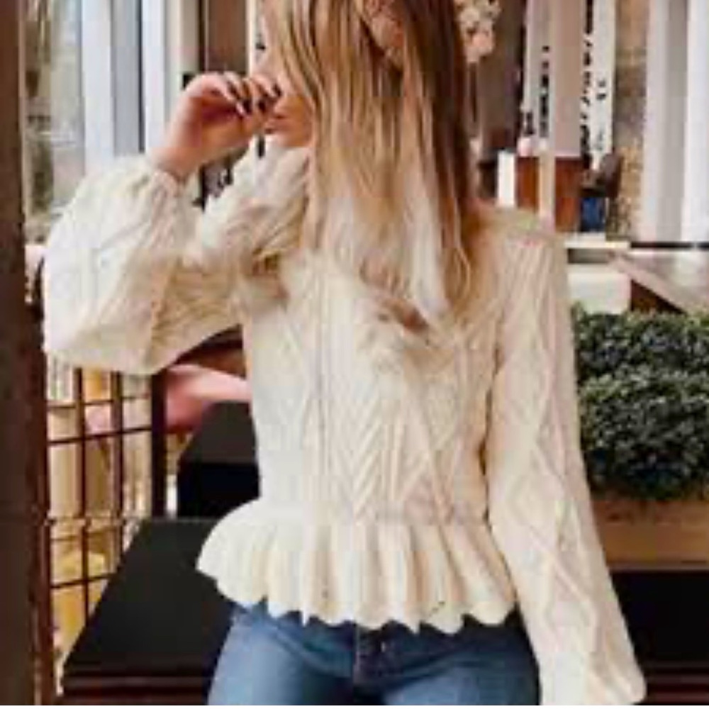 Zara sweater off white M size very stylish